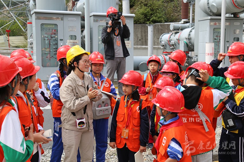 小記者實(shí)踐走進(jìn) 國網(wǎng)甘孜供電公司