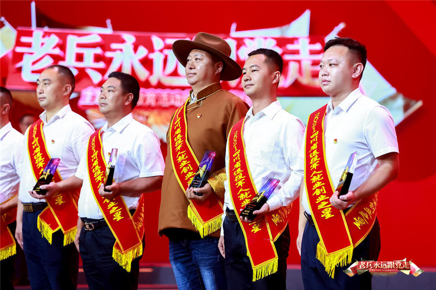 王強(qiáng).jpg 王強(qiáng).jpg